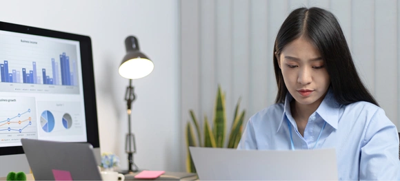 Analyst reviewing paid advertising